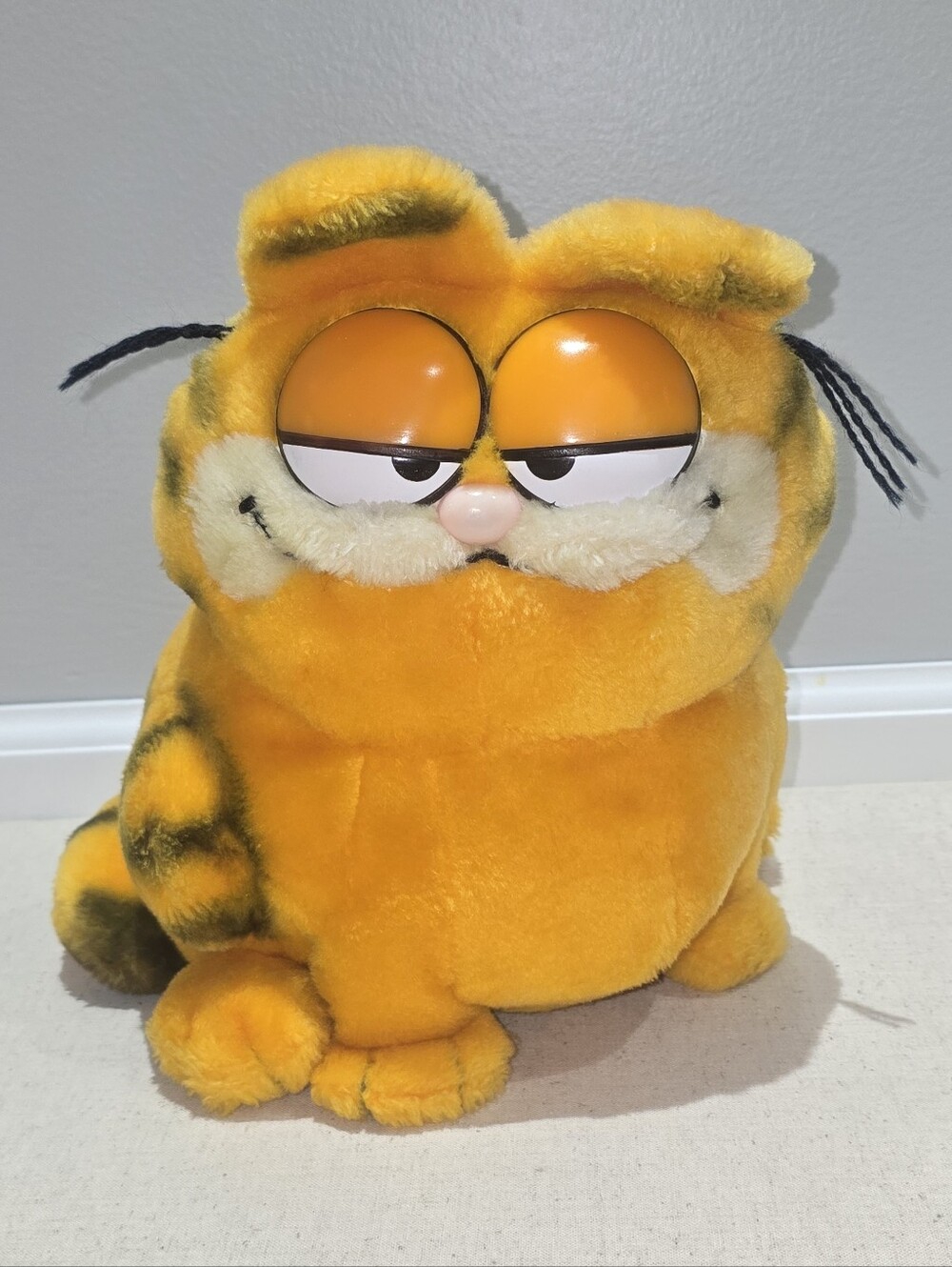 Vintage Garfield R. Dakin 1981 Sitting 9" Plush